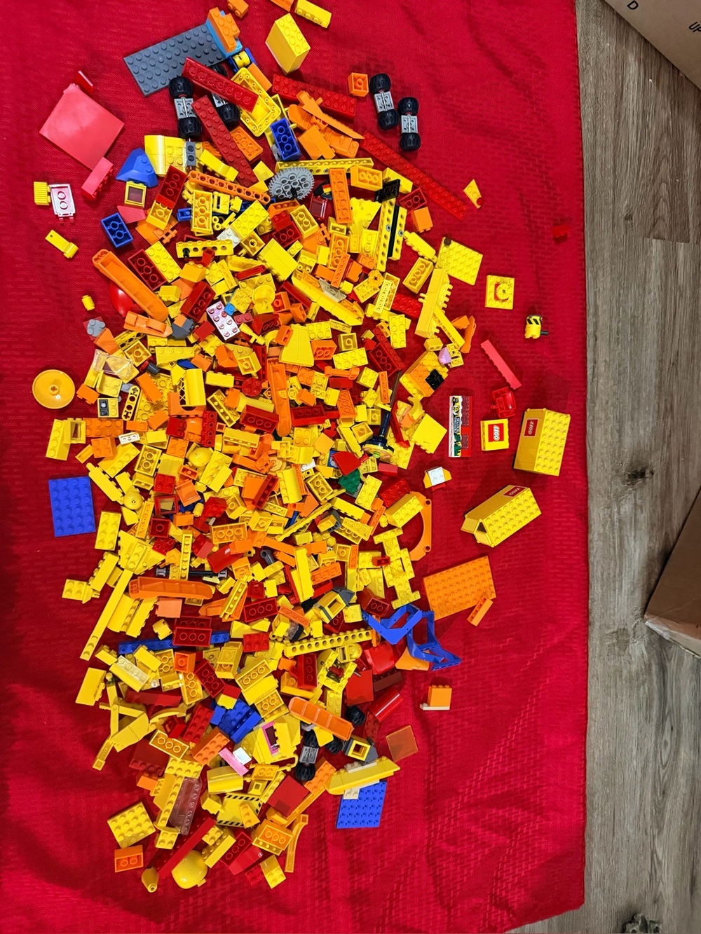 Legos mixed lot with vintage minifigures